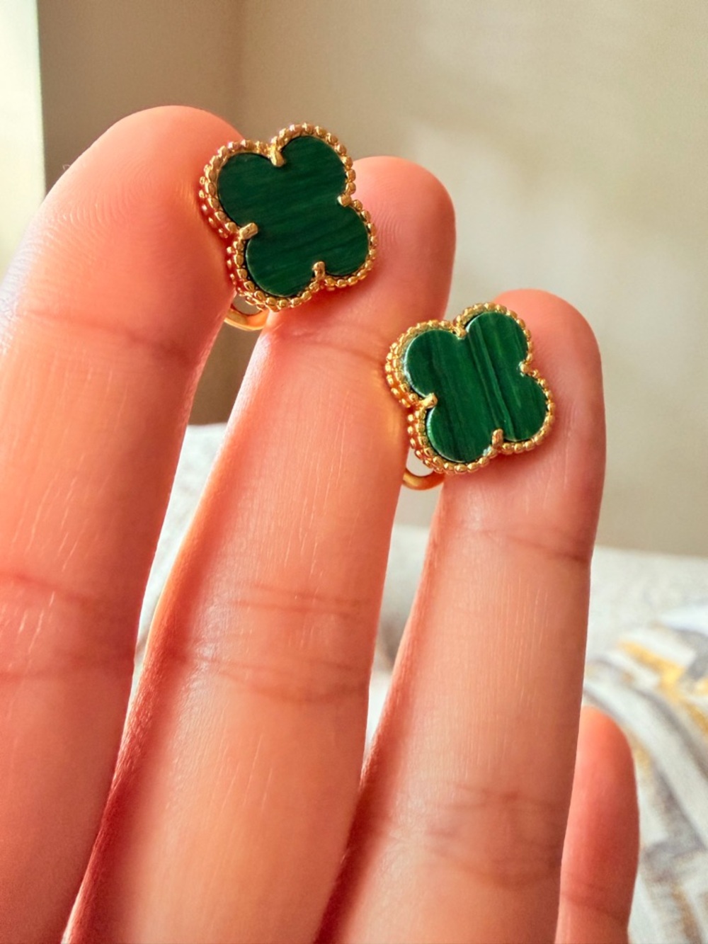 Green Clover Gold Earrings Beautiful Green - Picture 9 of 10